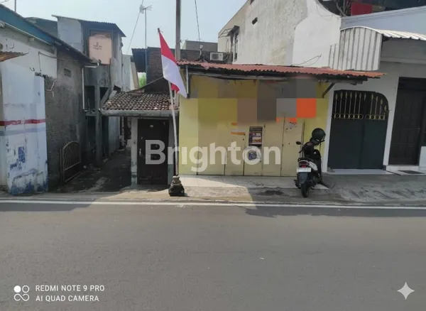 image HUNIAN STRATEGIS DI PASAR KLIWON SOLO (1)