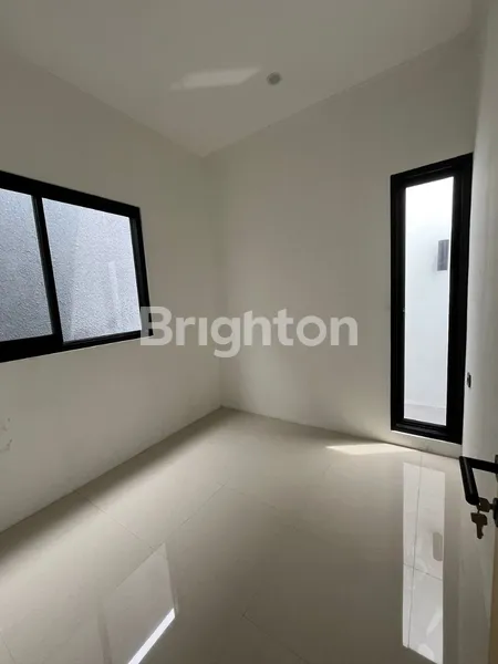 image RUMAH MEWAH 2 LANTAI DI CLUSTER EKSKLUSIF GALAXY BEKASI — DEKAT TOL, MALL & SEKOLAH, HARGA PROMO RP 1,575 M! (7)