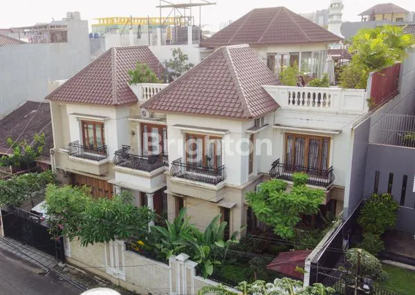 image RUMAH 3.5 LANTAI CLASIC TROPIS SLIPI JAKARTA BARAT (1)