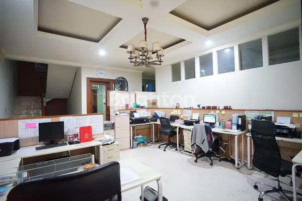 image RUMAH 3.5 LANTAI CLASIC TROPIS SLIPI JAKARTA BARAT (8)