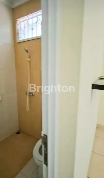 image RUMAH SECOND BOULEVARD LEGENDA WISATA DENGAN LUAS TANAH 150 AN , DEKAT KE SEKOLAH GLOBAL DAN KETAPANG. (6)