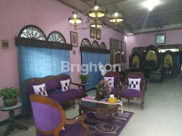 image RUMAH CLASSIC SIAP HUNI DI TENGAH KOTA SOLO AKSES JALAN SLAMET RIYADI (4)