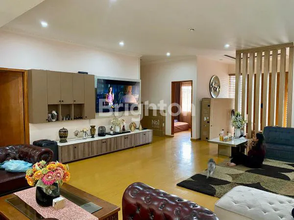 image DIJUAL FULL FURNISHED, RUMAH NYAMAN & SIAP HUNI YANG LOKASINYA DI DALAM KOMPLEK DI DAERAH SARIWANGI, BANDUNG UTARA (2)