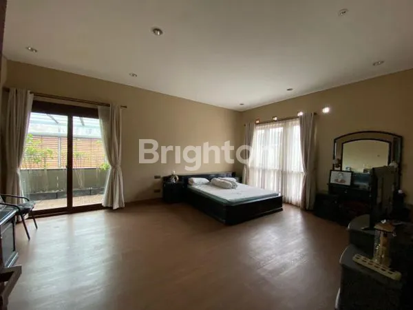 image DIJUAL FULL FURNISHED RUMAH MEWAH ASRI TERAWAT YANG LOKASINYA DI DAERAH SETIABUDI, BANDUNG UTARA\N (7)