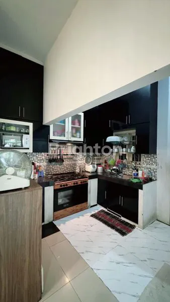 image RUMAH HOOK 2 LANTAI, LT 160M² DI BOGOR (3)