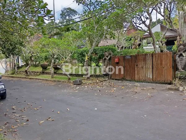 image RUMAH TENANG PENUH KENYAMANAN LINGKUNGAN ASRI PENUH DENGAN TAMAN (4)