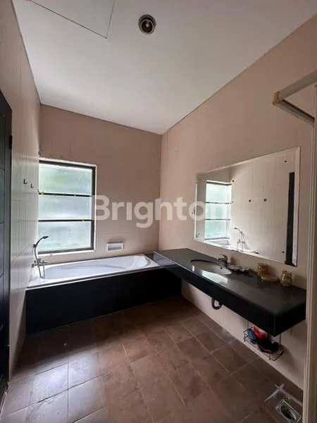 image RUMAH MEWAH DI RAFFLES HILL CIBUBUR – SIAP HUNI DEKAT LRT & TRANS STUDIO MALL (6)