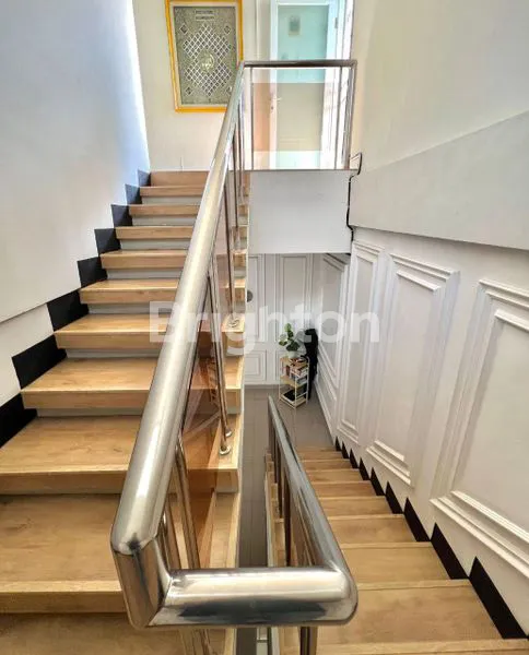 image RUMAH LUX, MEWAH 2 LANTAI YANG LOKASINYA DI DALAM CLUSTER DI KOMPLEK ΑΝΤΑΡΑΝΙ, ΚΟΤΑ BANDUNG BANDUNG (5)