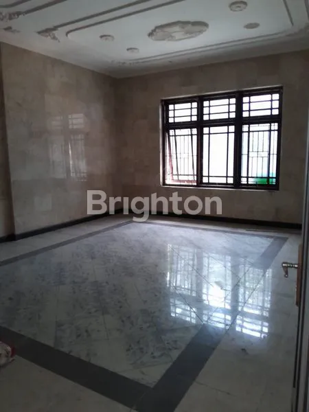 image RUMAH BESAR, LUAS DAN KOKOH DI PUSAT KOTA DENPASAR, GATSU SUBROTO (7)