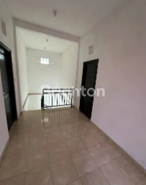 image RUMAH MINIMALIS 3 KAMAR TIDUR DENGAN LINGKUNGAN NYAMAN DI TANGKUBAN PERAHU DENPASAR BARAT  (6)