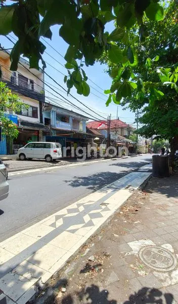 image RUKO 3 LANTAI STRATEGIS DI PERTOKOAN DEKAT PANTAI KUTA– KUTA (3)