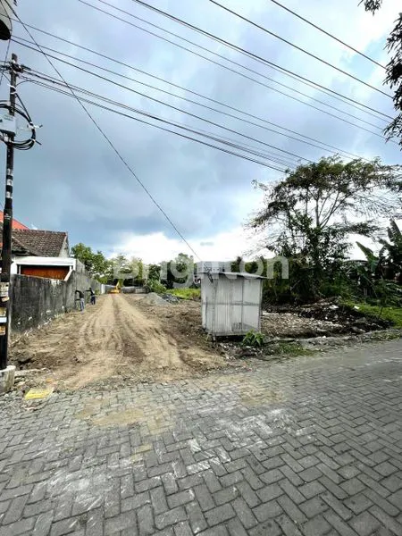image DIJUAL TANAH STRATEGIS ADA 5 KAVLING DI SAWIT SARI DEKAT KAMPUS UGM  YOGYAKARTA (2)