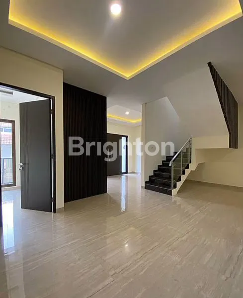 image RUMAH BARU 2 LANTAI CITRALAND UTAMA, SURABAYA BARAT. DEKAT PUSAT KULINER GWALK - SEKOLAH CIPUTRA - RADIAL ROAD - KEDUBES US - PUSAT KOMERSIAL TELAGA UTAMA - PUSAT KOMERSIAL NIAGA GAPURA - KAMPUS UNESA - PAKUWON MALL - GRAHA FAMILI - WISATA BUKIT MAS - WIY (2)