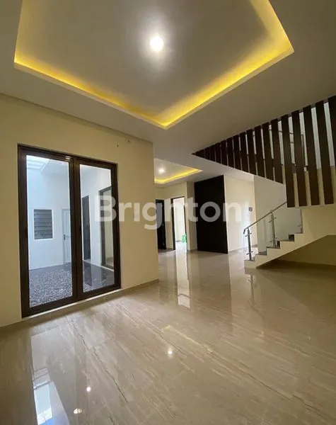 image RUMAH BARU 2 LANTAI CITRALAND UTAMA, SURABAYA BARAT. DEKAT PUSAT KULINER GWALK - SEKOLAH CIPUTRA - RADIAL ROAD - KEDUBES US - PUSAT KOMERSIAL TELAGA UTAMA - PUSAT KOMERSIAL NIAGA GAPURA - KAMPUS UNESA - PAKUWON MALL - GRAHA FAMILI - WISATA BUKIT MAS - WIY (4)