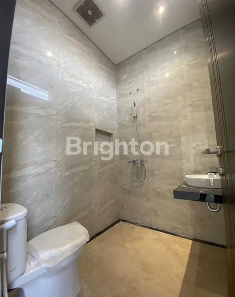 image RUMAH BARU 2 LANTAI CITRALAND UTAMA, SURABAYA BARAT. DEKAT PUSAT KULINER GWALK - SEKOLAH CIPUTRA - RADIAL ROAD - KEDUBES US - PUSAT KOMERSIAL TELAGA UTAMA - PUSAT KOMERSIAL NIAGA GAPURA - KAMPUS UNESA - PAKUWON MALL - GRAHA FAMILI - WISATA BUKIT MAS - WIY (8)