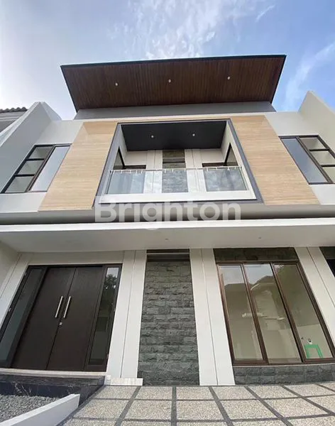 image RUMAH BARU 2 LANTAI CITRALAND UTAMA, SURABAYA BARAT. DEKAT PUSAT KULINER GWALK - SEKOLAH CIPUTRA - RADIAL ROAD - KEDUBES US - PUSAT KOMERSIAL TELAGA UTAMA - PUSAT KOMERSIAL NIAGA GAPURA - KAMPUS UNESA - PAKUWON MALL - GRAHA FAMILI - WISATA BUKIT MAS - WIY (1)