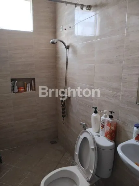 image RUMAH 2 LANTAI TERAWAT SIAP HUNI MANYAR TIRTOASRI, SURABAYA TIMUR. DEKAT RAYA MANYAR KERTOARJO - DHARMAHUSADA INDAH - KERTAJAYA INDAH - MENUR - KLAMPIS JAYA - ARIEF RAHMAN HAKIM - MERR - RAYA MANYAR - NGAGEL JAYA, DLL. (6)