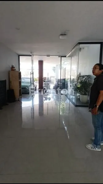 image GEDUNG STRATEGIS DI PADANG GALAK, KESIMAN – DEKAT PANTAI! (7)