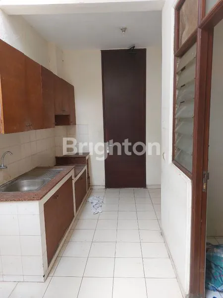 image RUMAH MEWAH HARGA BAWAH PASARAN HALAMAN LUAS DI KEMANG TIMUR JAKARTA SELATAN (4)