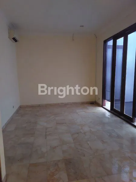 image RUMAH MEWAH HARGA BAWAH PASARAN HALAMAN LUAS DI KEMANG TIMUR JAKARTA SELATAN (5)