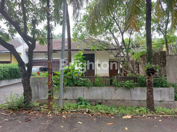 image RUMAH MEWAH HARGA BAWAH PASARAN HALAMAN LUAS DI KEMANG TIMUR JAKARTA SELATAN (1)