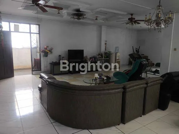 image RUMAH TOKO KONTRAKAN 2 PINTU KAPUK RAYA 4 KT 4 KM NON FURNISHED 2,5LANTAI SHM UTARA (2)