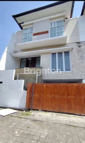 image RUMAH 3 LANTAI DALAM PERUM ONE GATE (1)