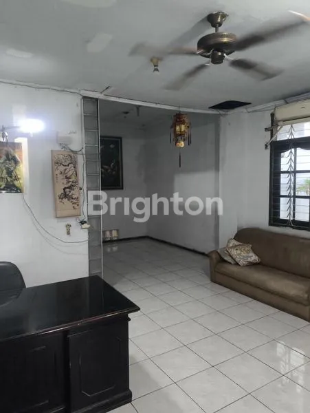 image RUMAH TOKO KONTRAKAN 2 PINTU KAPUK RAYA 4 KT 4 KM NON FURNISHED 2,5LANTAI SHM UTARA (7)