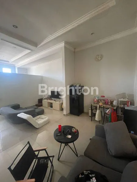 image RUMAH CENTRAL PARK SIAP HUNI MODERN DAN ELEGAN STRATEGIS DEKAT POLTEK PELAYARAN UPN RAYA MERR UINSA DAN PETRA ACYTIA  (8)