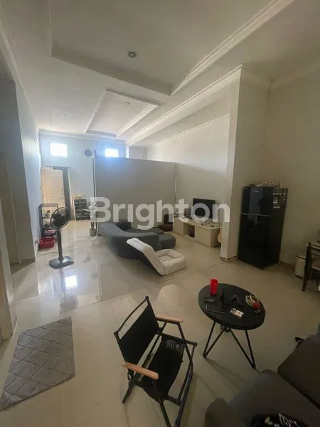 image RUMAH CENTRAL PARK SIAP HUNI MODERN DAN ELEGAN STRATEGIS DEKAT POLTEK PELAYARAN UPN RAYA MERR UINSA DAN PETRA ACYTIA  (7)