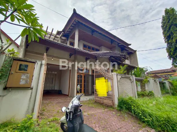 image RUMAH 2 LANTAI DIJANTUNG KOTA DENPASAR BALI DENGAN LOKASI SANGAT STRATEGIS DAN NYAMAN (1)