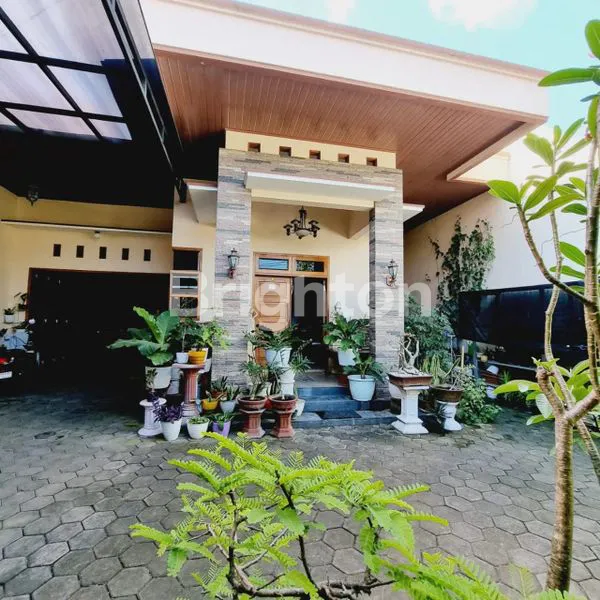 image RUMAH MEWAH LUAS 389 M² LOKASI STRATEGIS AREA  SOLO  SIAP PAKAI (5)