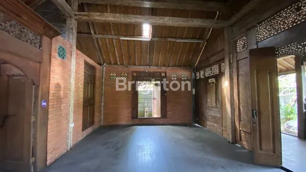 image DISEWAKAN – RUMAH NYAMAN SEMI FURNISHED DI LINGKUNGAN TENANG\N (3)