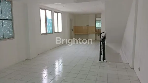 image RUKO 5 LANTAI LOKASI STRATEGIS COCOK UNTUK USAHA, KANTOR DI CEMPAKA MAS, JAKARTA PUSAT (1)