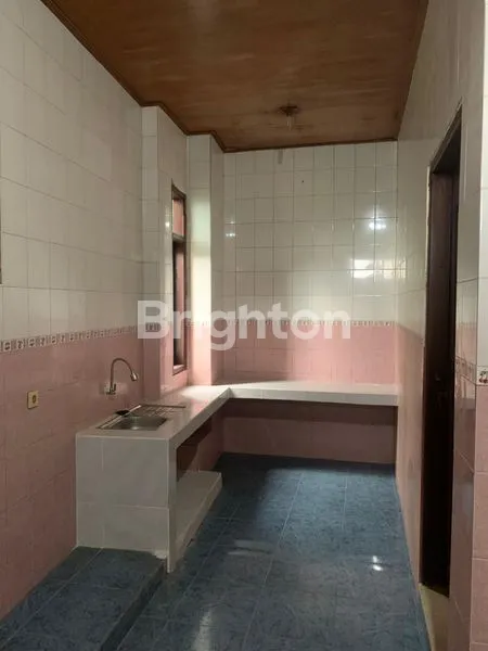 image RUMAH 3 LANTAI MEWAH DI JL. RATNA SARI (8)