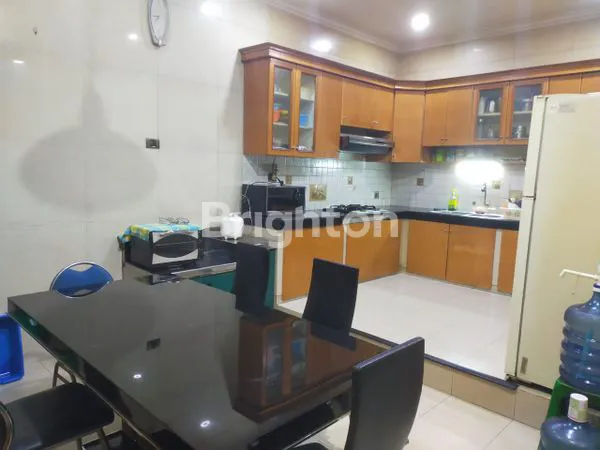 image RUMAH 4 LANTAI SEMI FURNISH SIAP HUNI SUNTER (7)