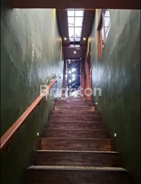 image RUMAH TINGGAL UNTUK BISNIS DI SENOPATI KEBAYORAN BARU JAKARTA SELATAN  (7)