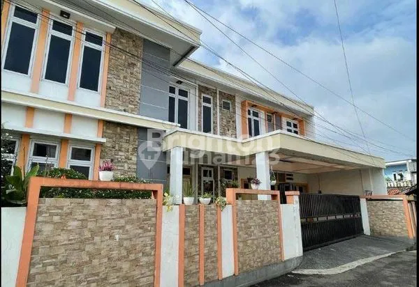 image DIJUAL RUMAH 2 LANTAI SIAP HUNI DI RAWAMANGUN JAKARTA TIMUR (2)