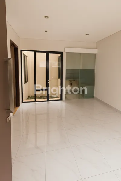 image RUMAH 2 LANTAI DI CLUSTER GRANDURA – LAVON 1 SWAN CITY, TANGERANG (1)