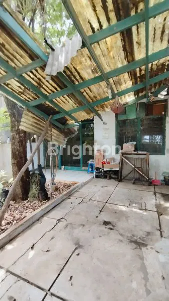 image RUMAH TUA HITUNG TANAH SAJA PERUMAHAN TAMAN ARIES JAKARTA BARAT RUMAH DALAM KOMPLEK DEPAN TAMAN BERMAIN UKURAN 5 X 21 M2 HADAP UTARA ROW JALAN 2 MOBIL NEGO (4)