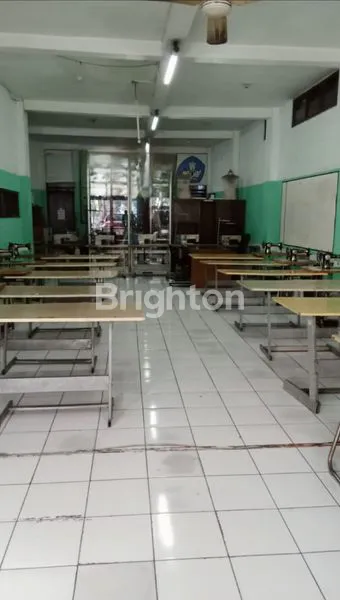 RUKO/GEDUNG USAHA CIATEUL LM15 MAINROAD.BISA SEGALA USAHA.LOKASI RAMAI PUSAT KOTA