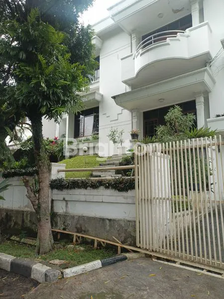 DIJUAL RUMAH DI KOMPLEK SURYA SETRA