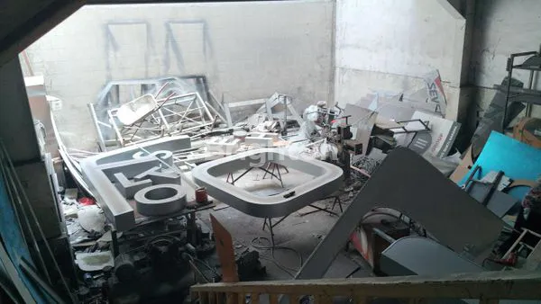 image GEDUNG KANTOR DAN WORKSHOP 2 LT DIAREA STRATEGIS YANG SIAP PAKAI TERLETAK DIDAERAH MANYAR (6)