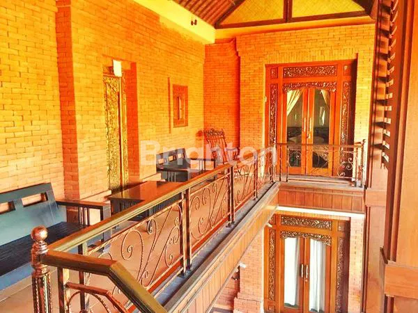 image VILLA MEWAH FULL FURNISH DENGAN LUAS TANAH 300 M2 DI LOKASI STRATEGIS - SANUR, DENPASAR SELATAN, BALI (2)