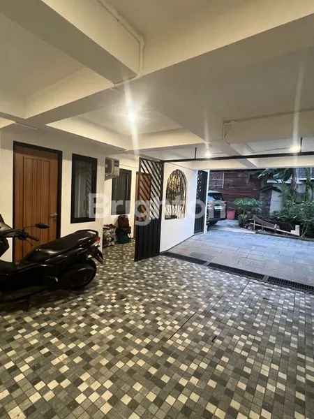 image DIJUAL RUMAH CANTIK 3 LANTAI BELAKANG HYATT HOTEL SENDANGADI MLATI SLEMAN YOGYAKARTA  (2)