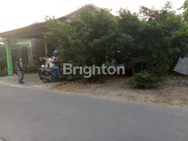 RUKO DENGAN TANAH HALAMAN LUAS PINGGIR JALAN DI JIMBUNG KLATEN