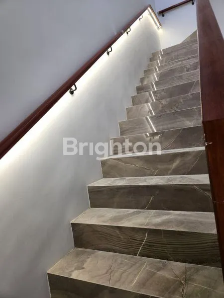 image RUMAH MEWAH 4+1 KT DI MULYOREJO PRIMA (5)