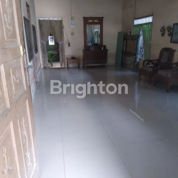 image DI JUAL RUMAH STRATEGIS DI PINGGIR JALAN UTAMA (2)