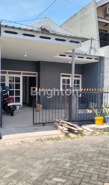 image *RUMAH SIAP HUNI 1 LANTAI DI WIGUNA, LOKASI STRATEGIS, SELANGKAH KE JALAN RAYA KEMBAR WIGUNA, 5 MENIT KE KAMPUS UPN, 10 MENIT KE RAYA MERR (NON FURNISHED)*  (1)