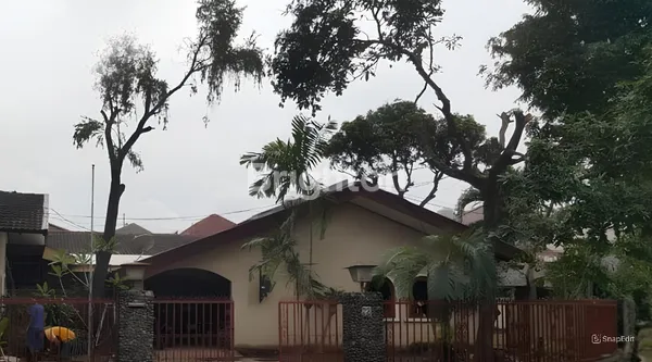 image HUNIAN NYAMAN & TERAWAT DESAIN UNIK SPANYOL DI SURABAYA SELATAN (1)